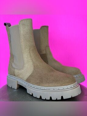 Bullboxer Nadia Suede Lug Sole Tall Chelsea Boot US 6